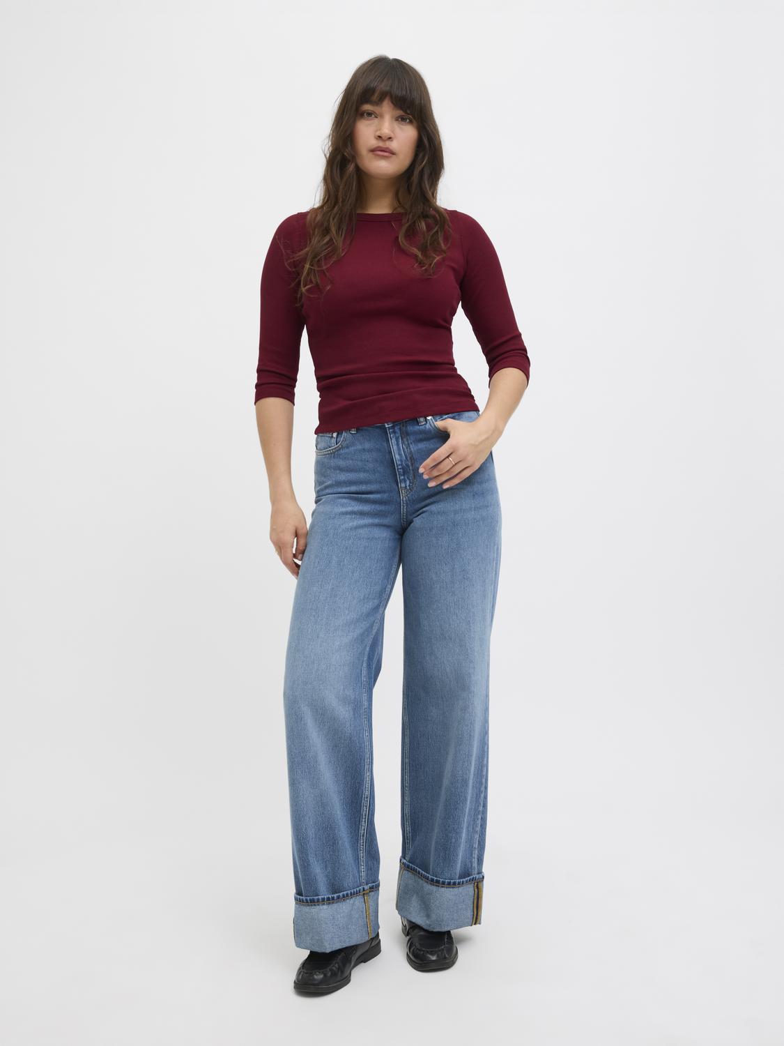 model_shot-front_full